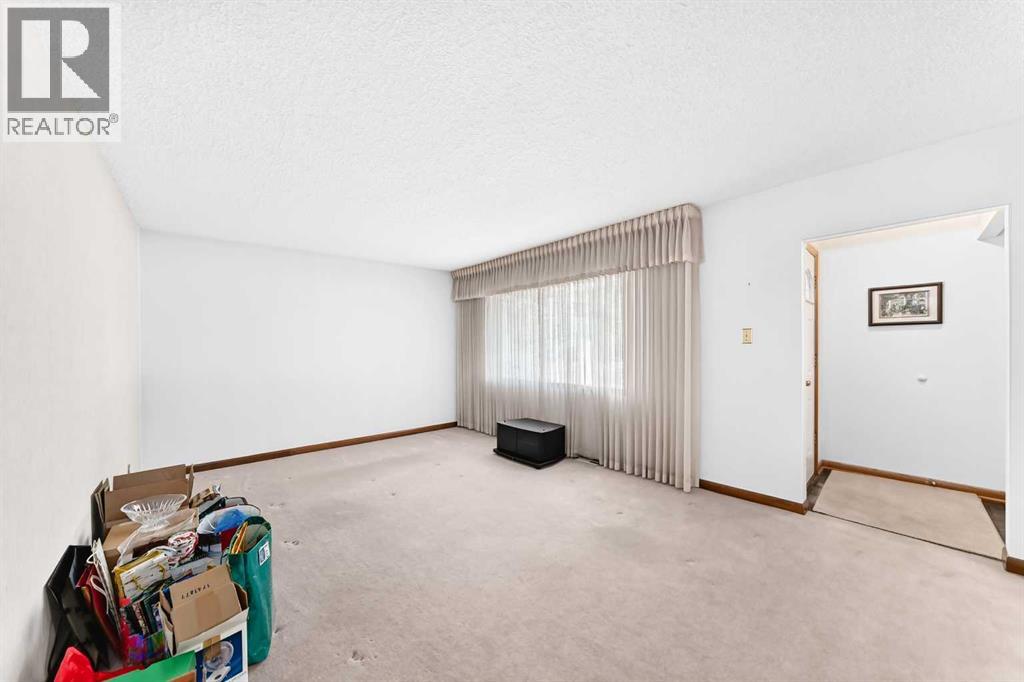 3 Croydon Road NW, Calgary, Alberta  t2k 1s4 - Photo 12 - A2345642