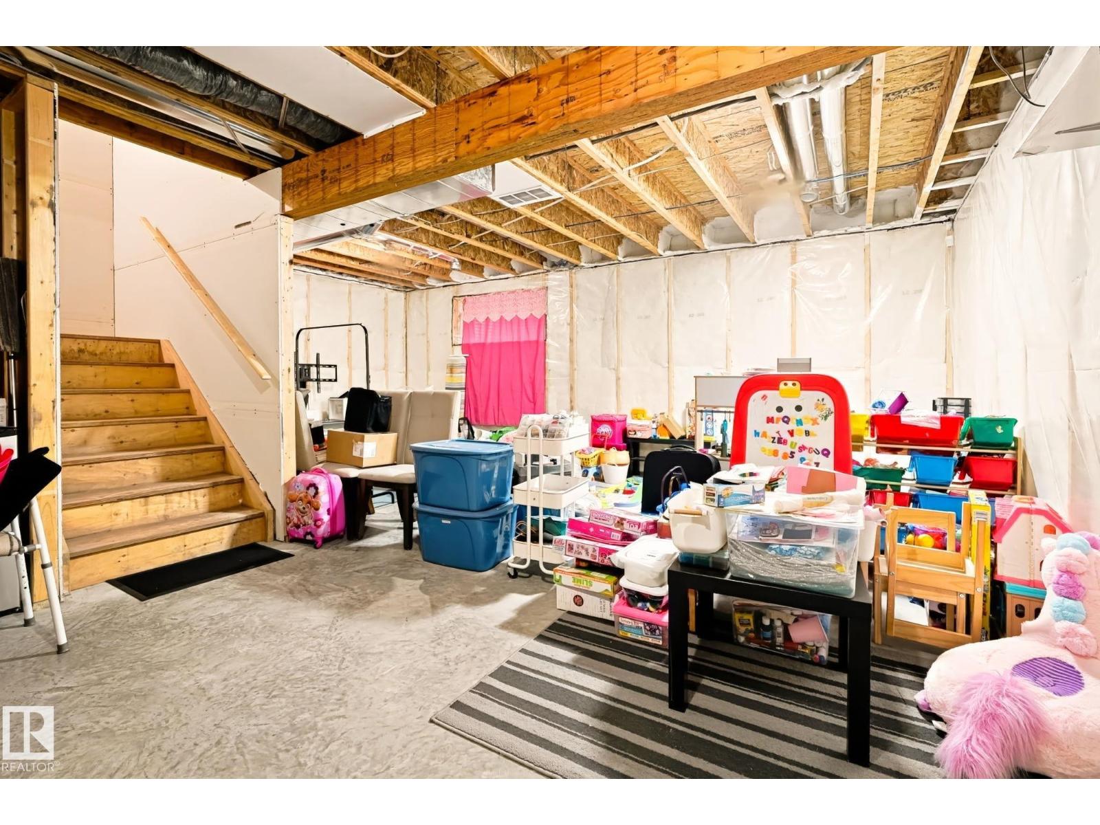 9507 228 ST NW