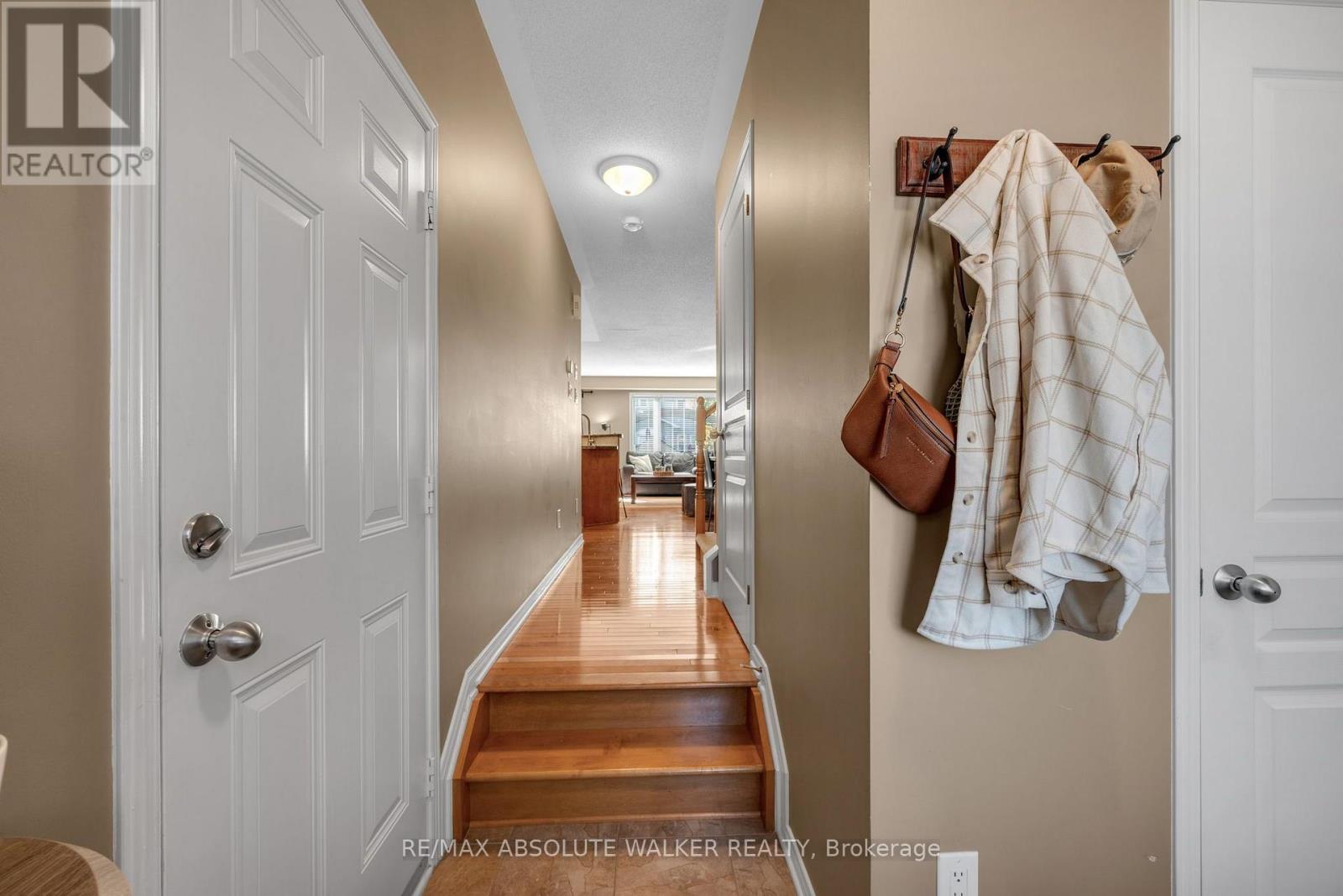 518 Fordell Avenue, Ottawa, Ontario  K2W 0B4 - Photo 3 - X14106714