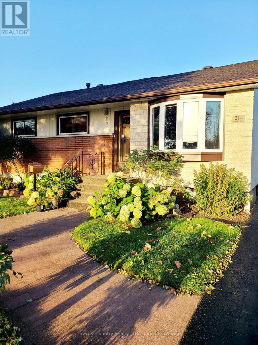 214 Cedar Avenue, Thunder Bay, Ontario  P7B 4V3 - Photo 2 - X14106688