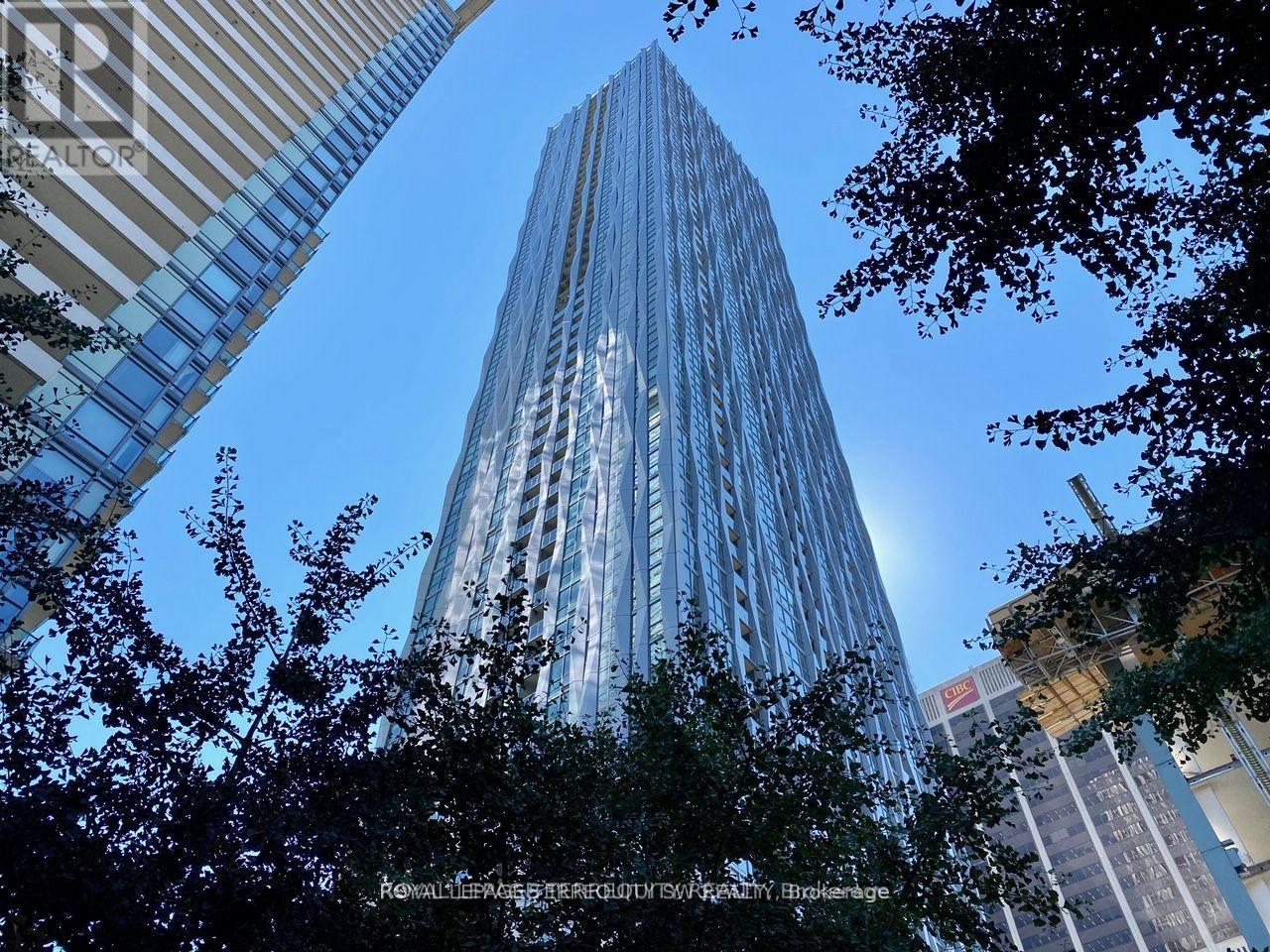 809 - 1 YORKVILLE AVENUE, Toronto, Ontario