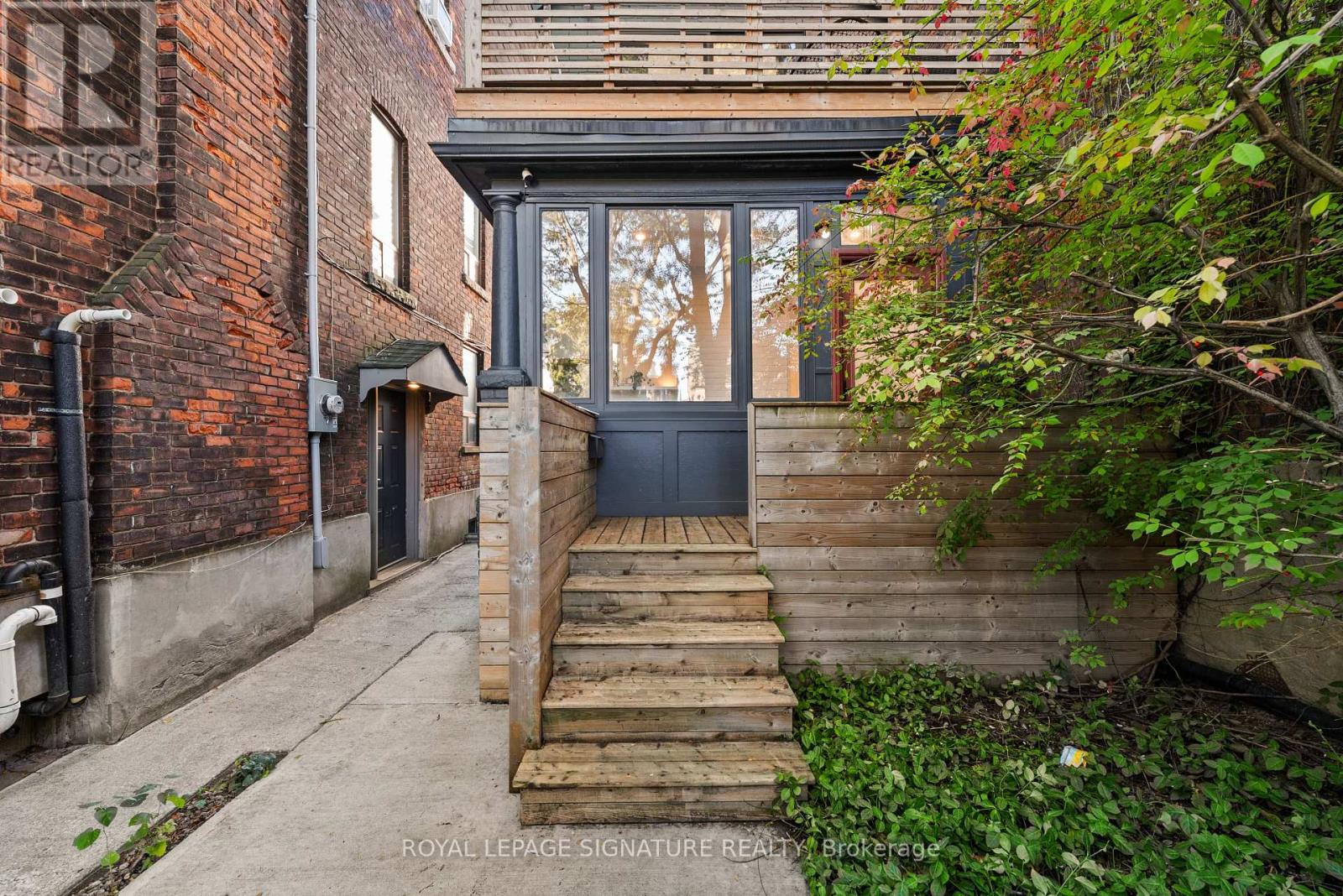 540 Crawford Street, Toronto (Palmerston-Little Italy), Ontario  M6G 3J8 - Photo 2 - C14106800