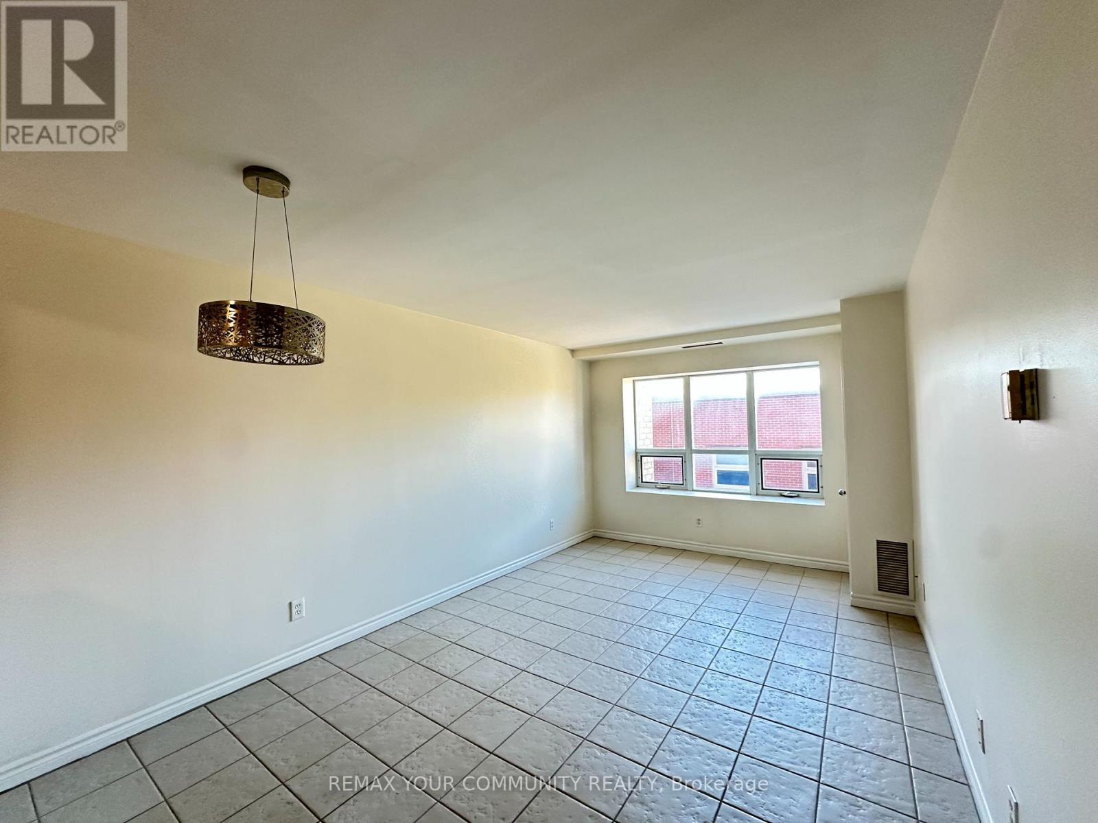 305 - 15207 Yonge Street, Aurora (Aurora Village), Ontario  L4G 1L8 - Photo 11 - N14106750