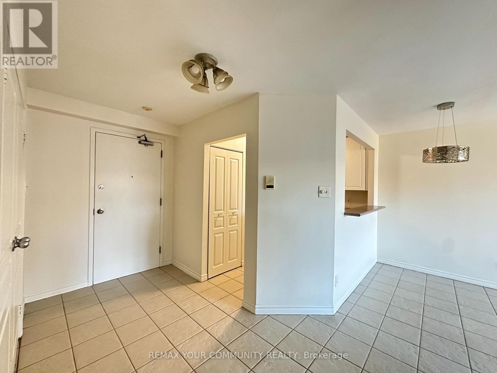 305 - 15207 Yonge Street, Aurora (Aurora Village), Ontario  L4G 1L8 - Photo 2 - N14106750