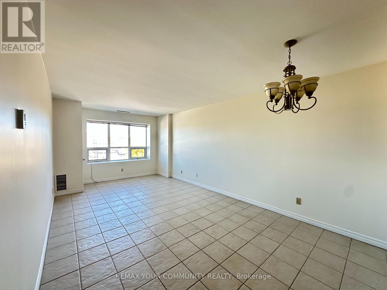 503 - 15207 Yonge Street, Aurora (Aurora Village), Ontario  L4G 1L8 - Photo 12 - N14106764