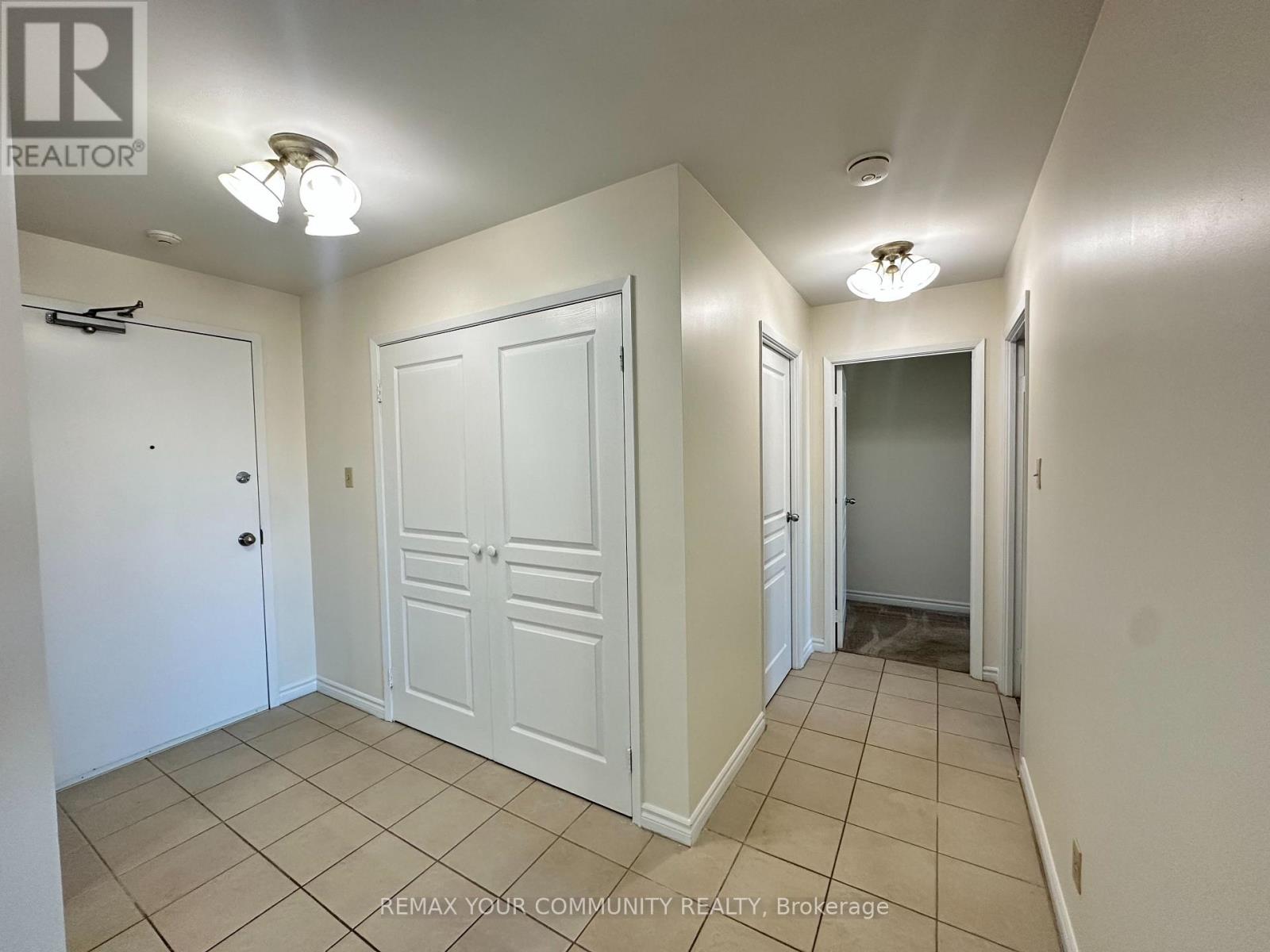 503 - 15207 Yonge Street, Aurora (Aurora Village), Ontario  L4G 1L8 - Photo 2 - N14106764