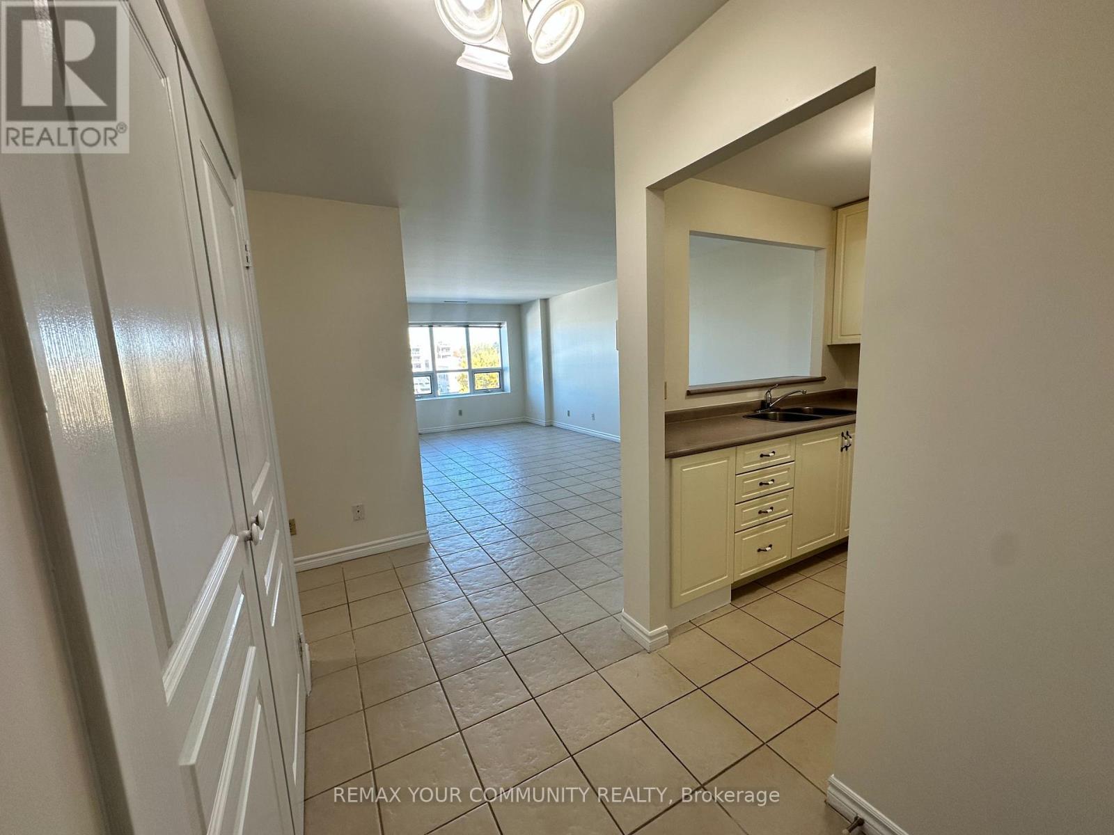 503 - 15207 Yonge Street, Aurora (Aurora Village), Ontario  L4G 1L8 - Photo 3 - N14106764