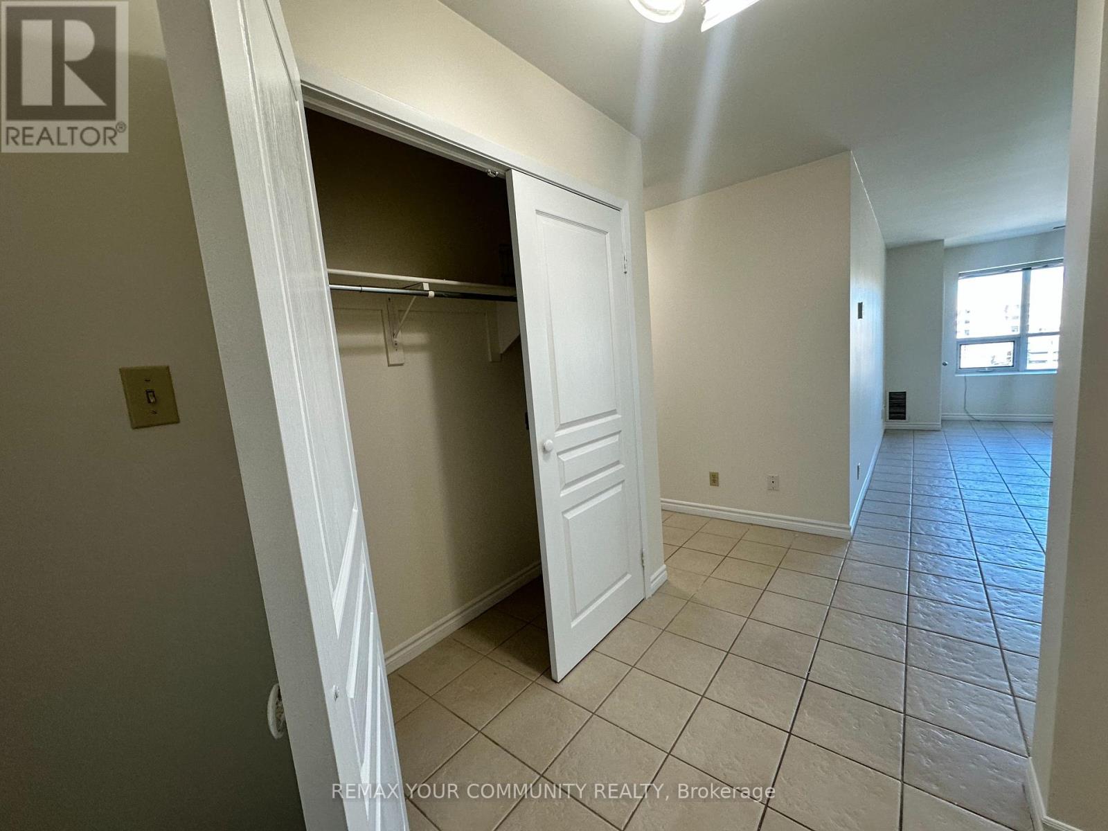 503 - 15207 Yonge Street, Aurora (Aurora Village), Ontario  L4G 1L8 - Photo 4 - N14106764