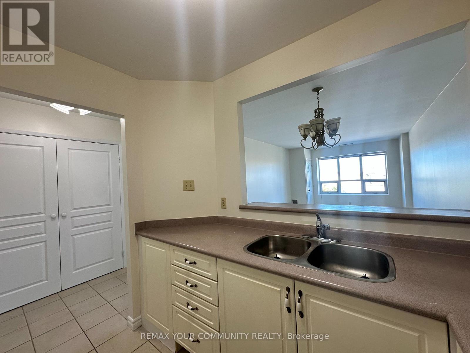 503 - 15207 Yonge Street, Aurora (Aurora Village), Ontario  L4G 1L8 - Photo 5 - N14106764