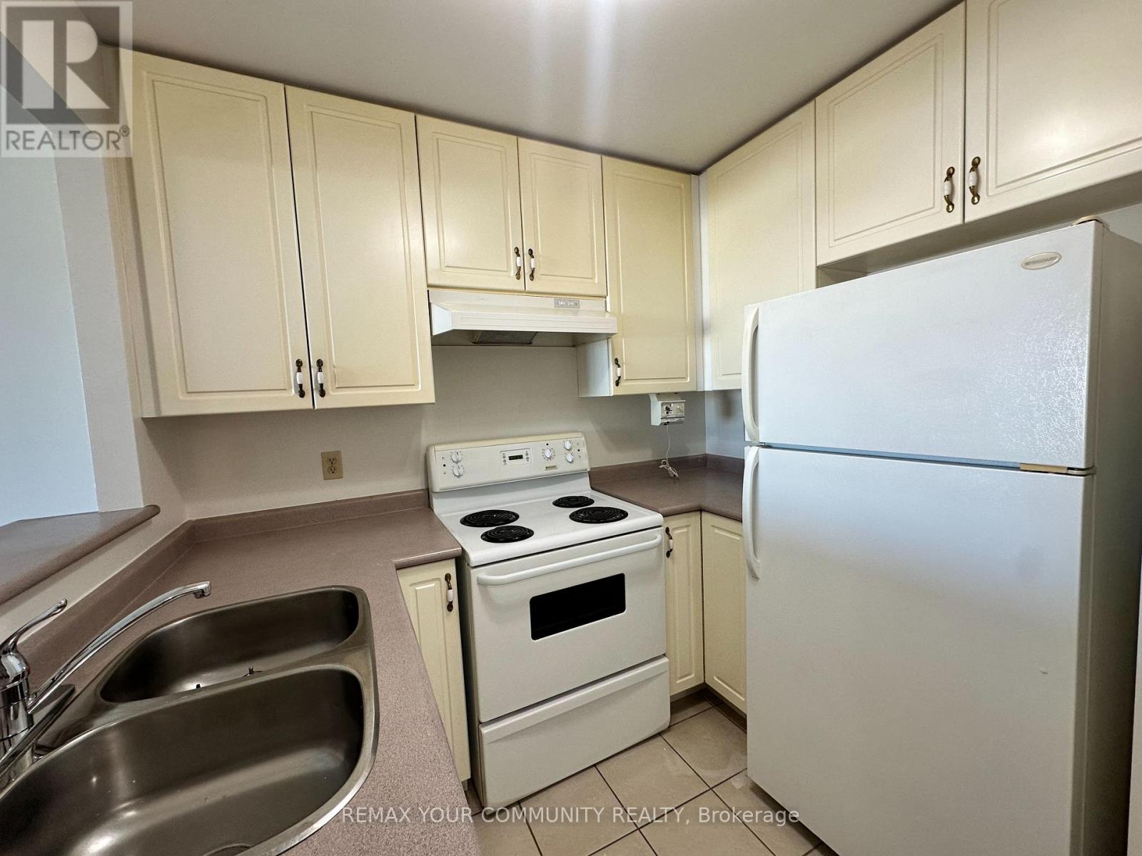 503 - 15207 Yonge Street, Aurora (Aurora Village), Ontario  L4G 1L8 - Photo 6 - N14106764