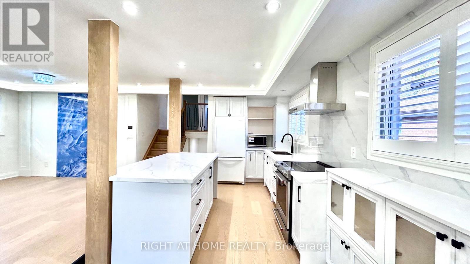 575 Eversley Drive, Mississauga, Ontario  L5A 2E1 - Photo 7 - W14091964