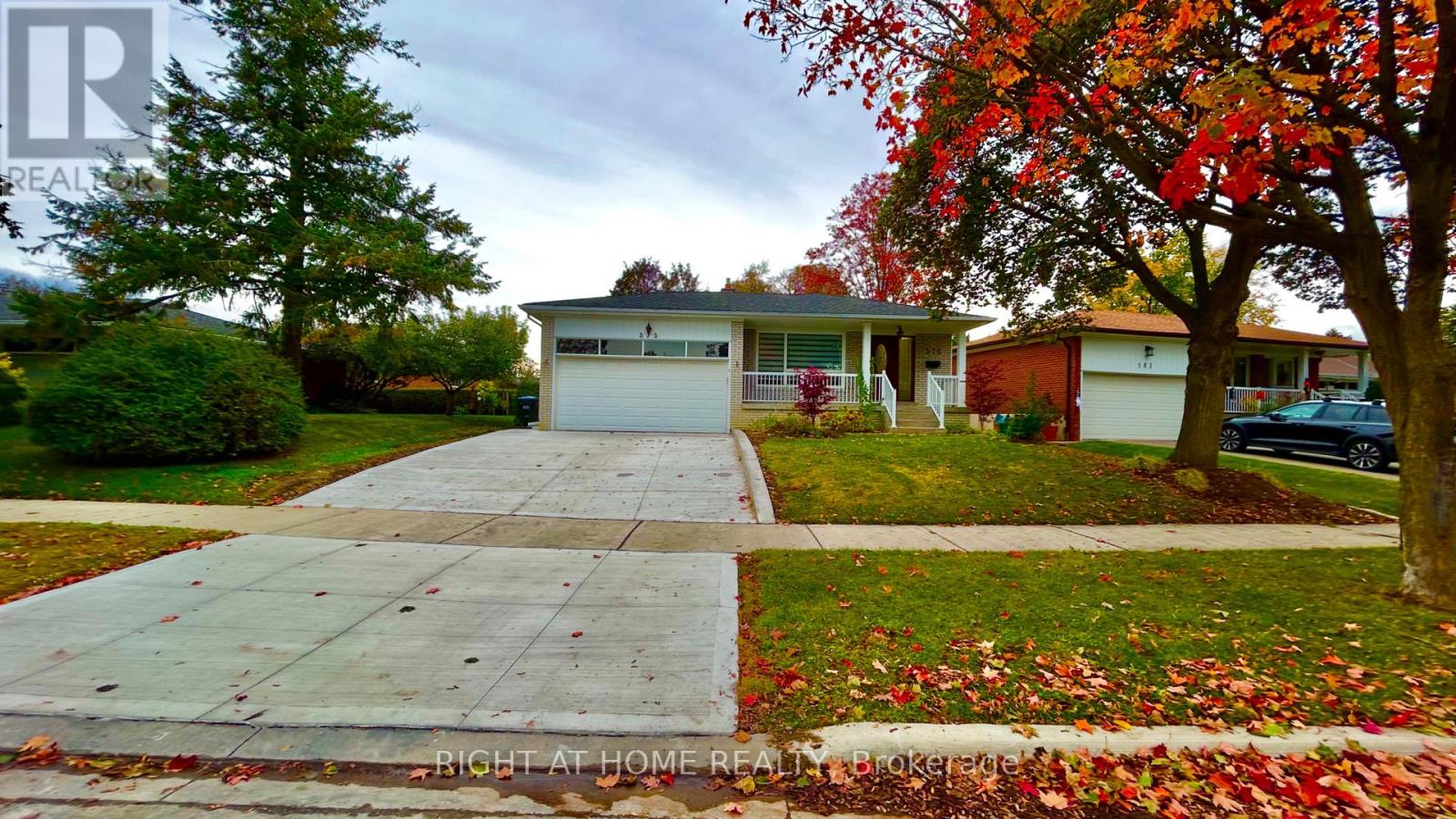 575 Eversley Drive, Mississauga, Ontario  L5A 2E1 - Photo 1 - W14091964