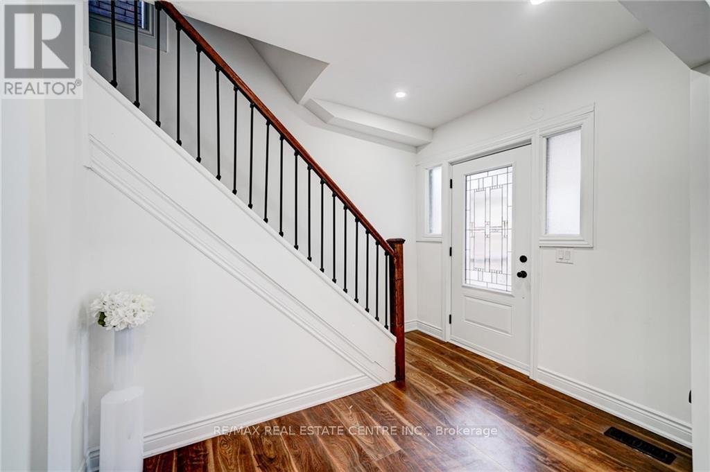 9 Gibson Avenue, Hamilton (Gibson), Ontario  L8L 6J4 - Photo 2 - X14106746