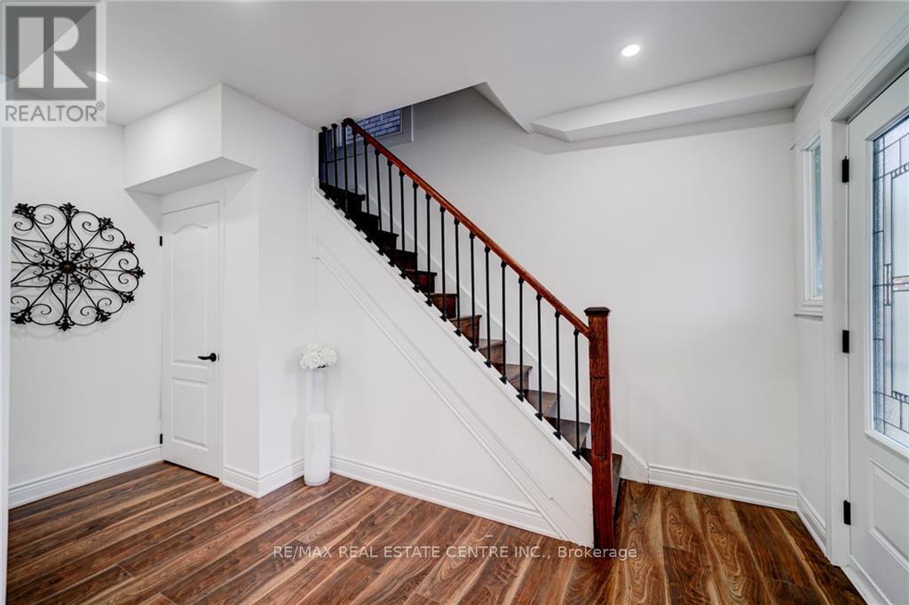 9 Gibson Avenue, Hamilton (Gibson), Ontario  L8L 6J4 - Photo 3 - X14106746