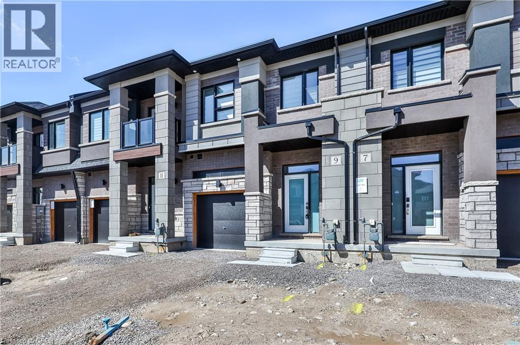 9 WAKELING Drive, Brantford, Ontario
