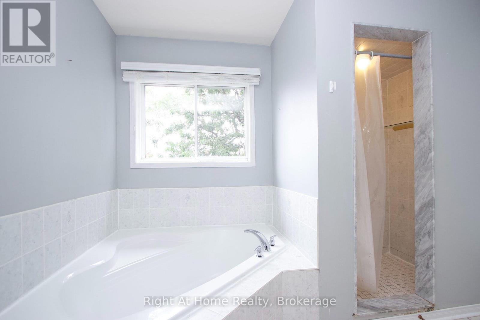 Upper Unit - 75 Millburn Drive, Clarington, Ontario  L1C 5L6 - Photo 19 - E14106844