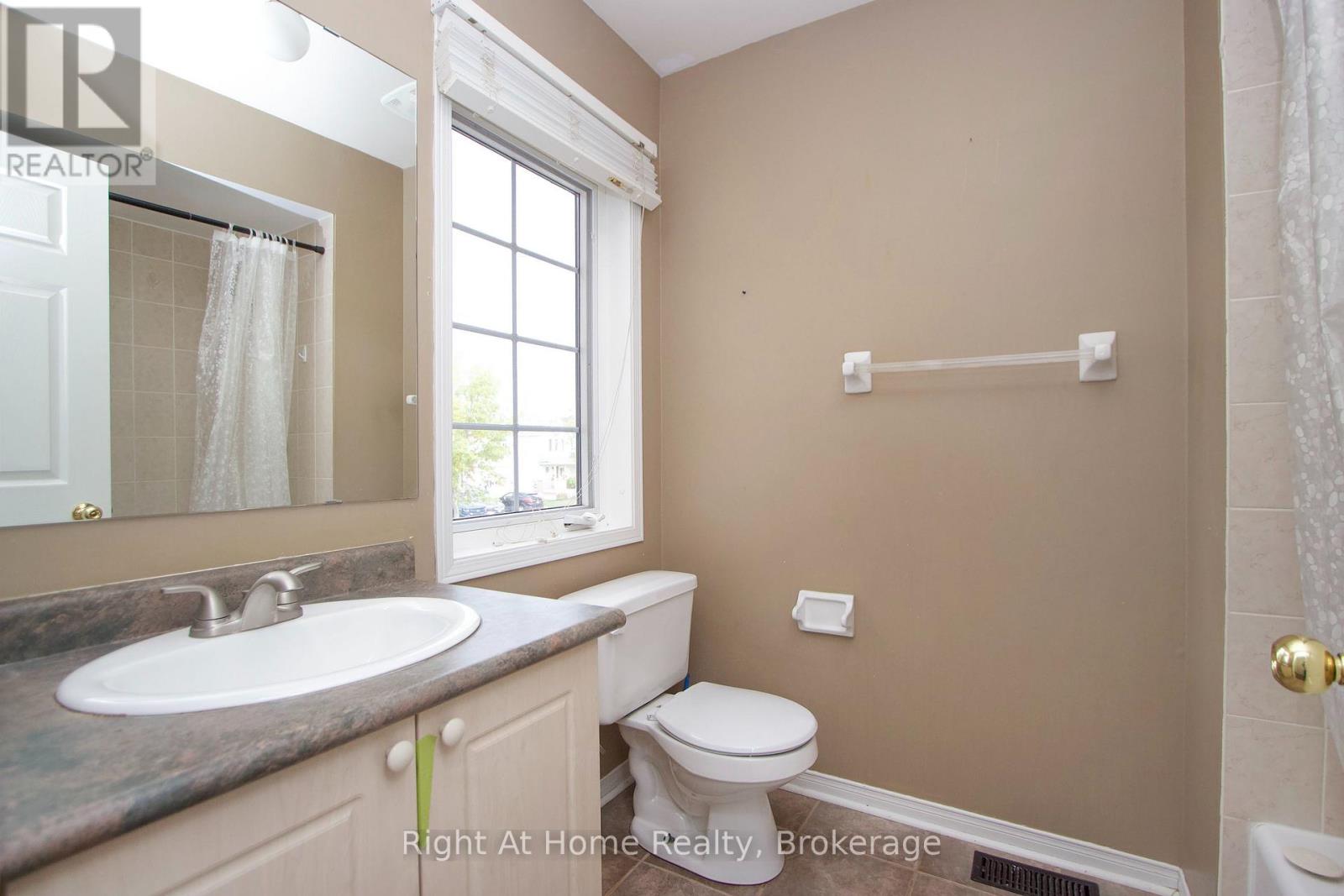 Upper Unit - 75 Millburn Drive, Clarington, Ontario  L1C 5L6 - Photo 23 - E14106844