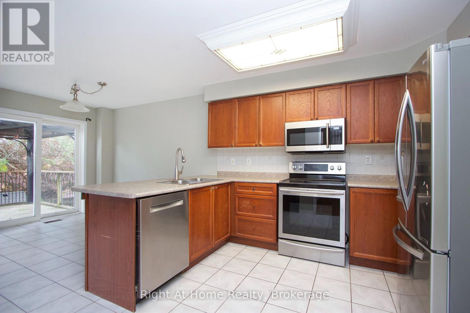 Upper Unit - 75 Millburn Drive, Clarington, Ontario  L1C 5L6 - Photo 7 - E14106844