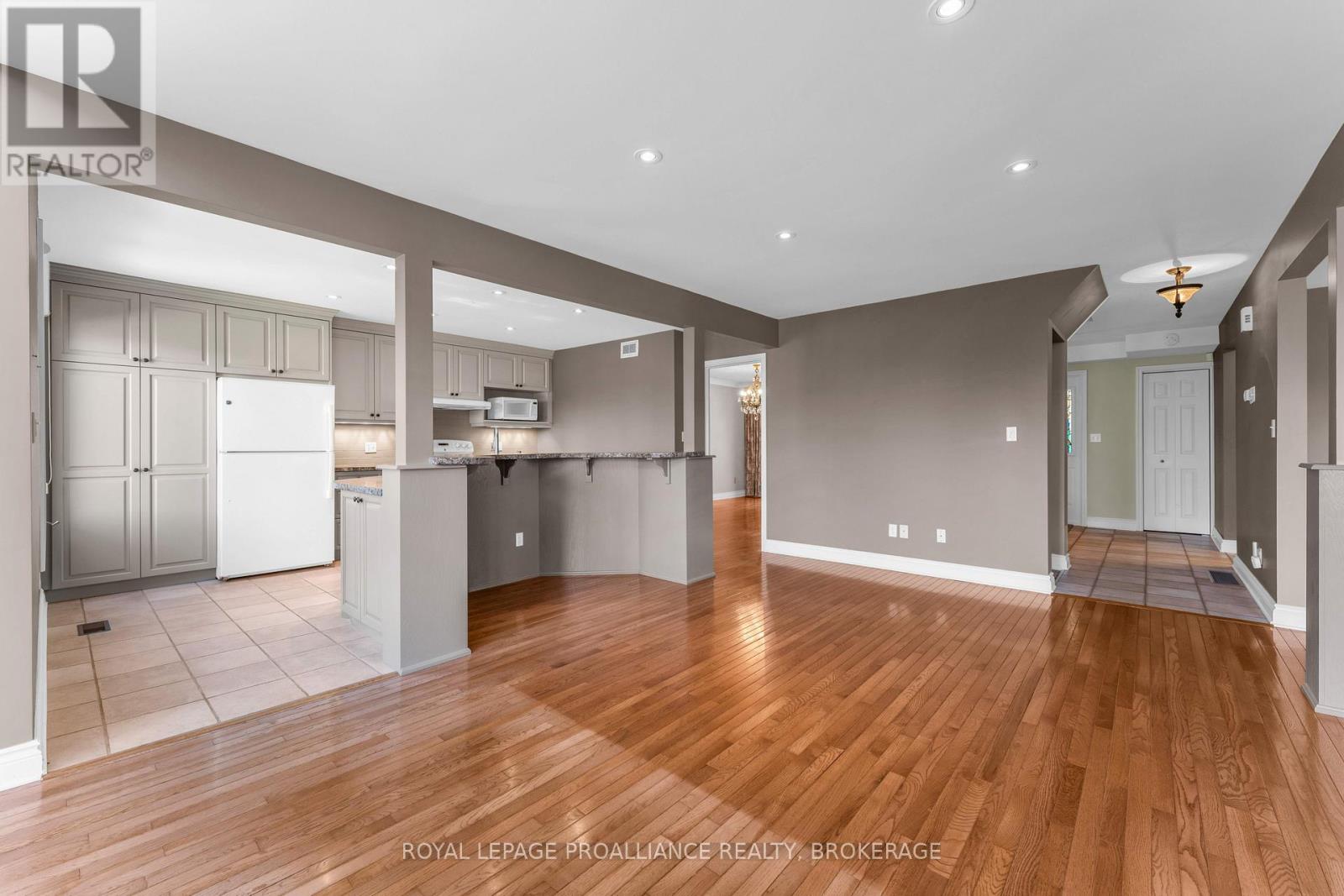 702 Parkside Crescent, Kingston (East Gardiners Rd), Ontario  K7M 8A7 - Photo 13 - X14106834