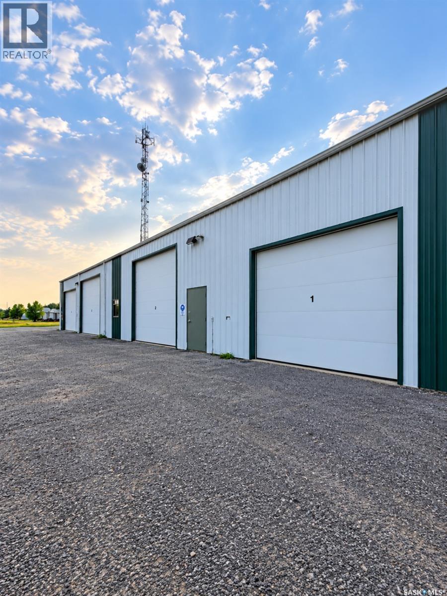 1 Eddys Avenue, Halbrite, Saskatchewan  S0C 1H0 - Photo 2 - SK043977