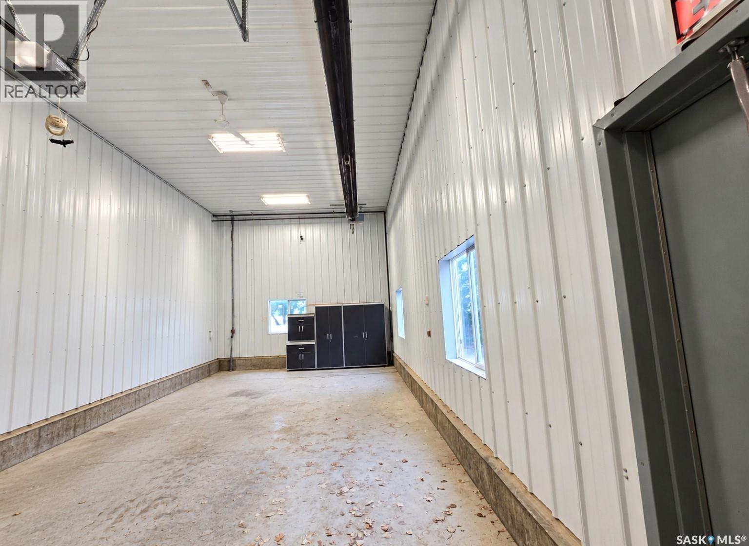 1 Eddys Avenue, Halbrite, Saskatchewan  S0C 1H0 - Photo 9 - SK043977