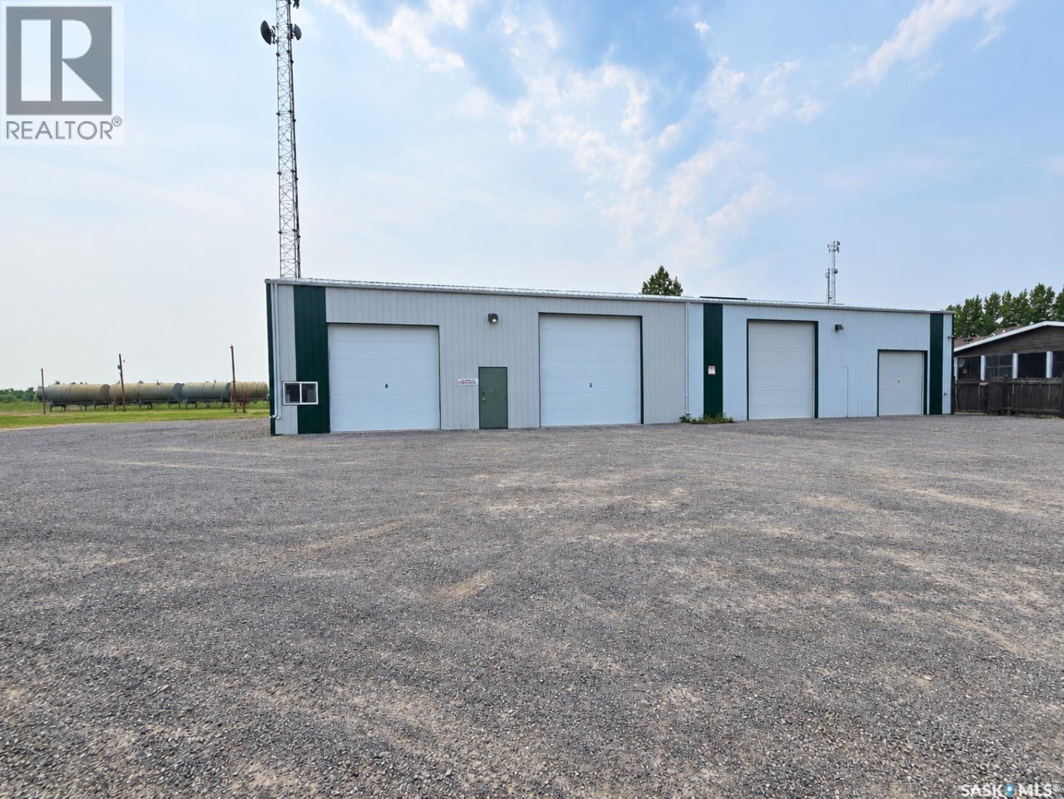 1 Eddys Avenue, Halbrite, Saskatchewan  S0C 1H0 - Photo 1 - SK043977