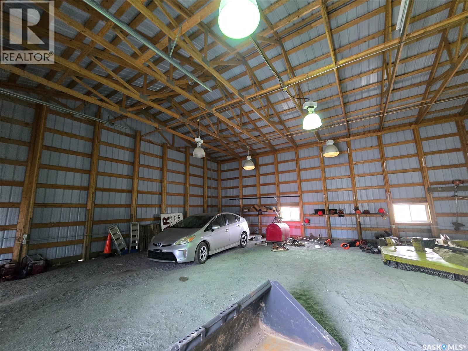 1 Eddys Avenue, Halbrite, Saskatchewan  S0C 1H0 - Photo 8 - SK043977
