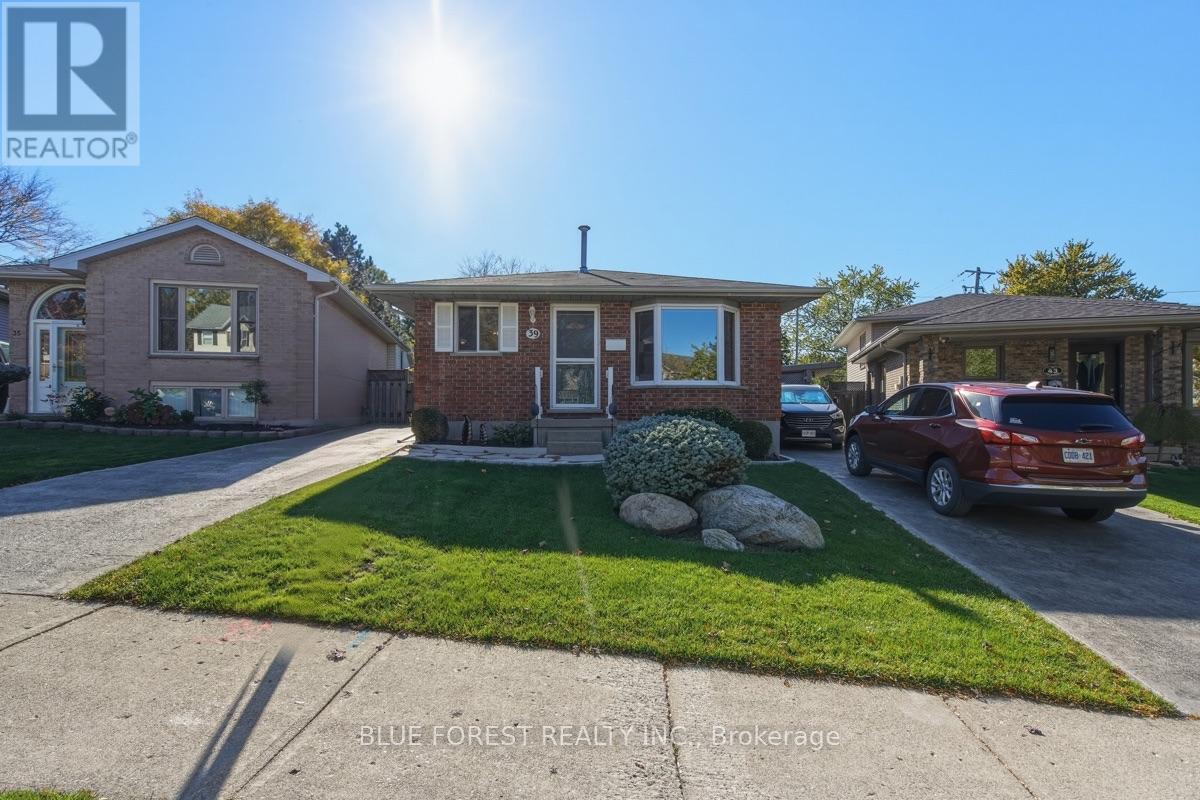 39 Gerald Crescent, London South, Ontario N5Z 5A4 - Photo 2 - X14106990