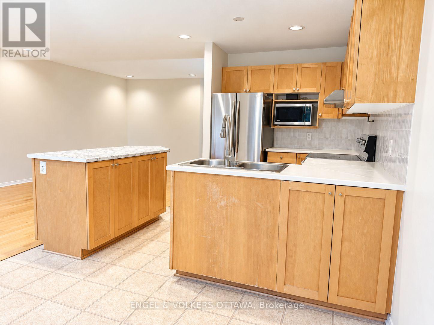 124 Landover Crescent, Ottawa, Ontario K2M 2W2 - Photo 3 - X14106842