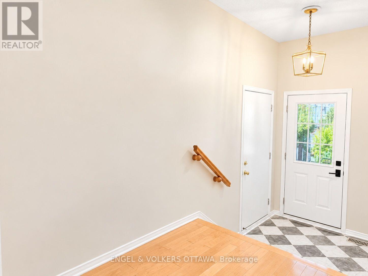 124 Landover Crescent, Ottawa, Ontario K2M 2W2 - Photo 4 - X14106842
