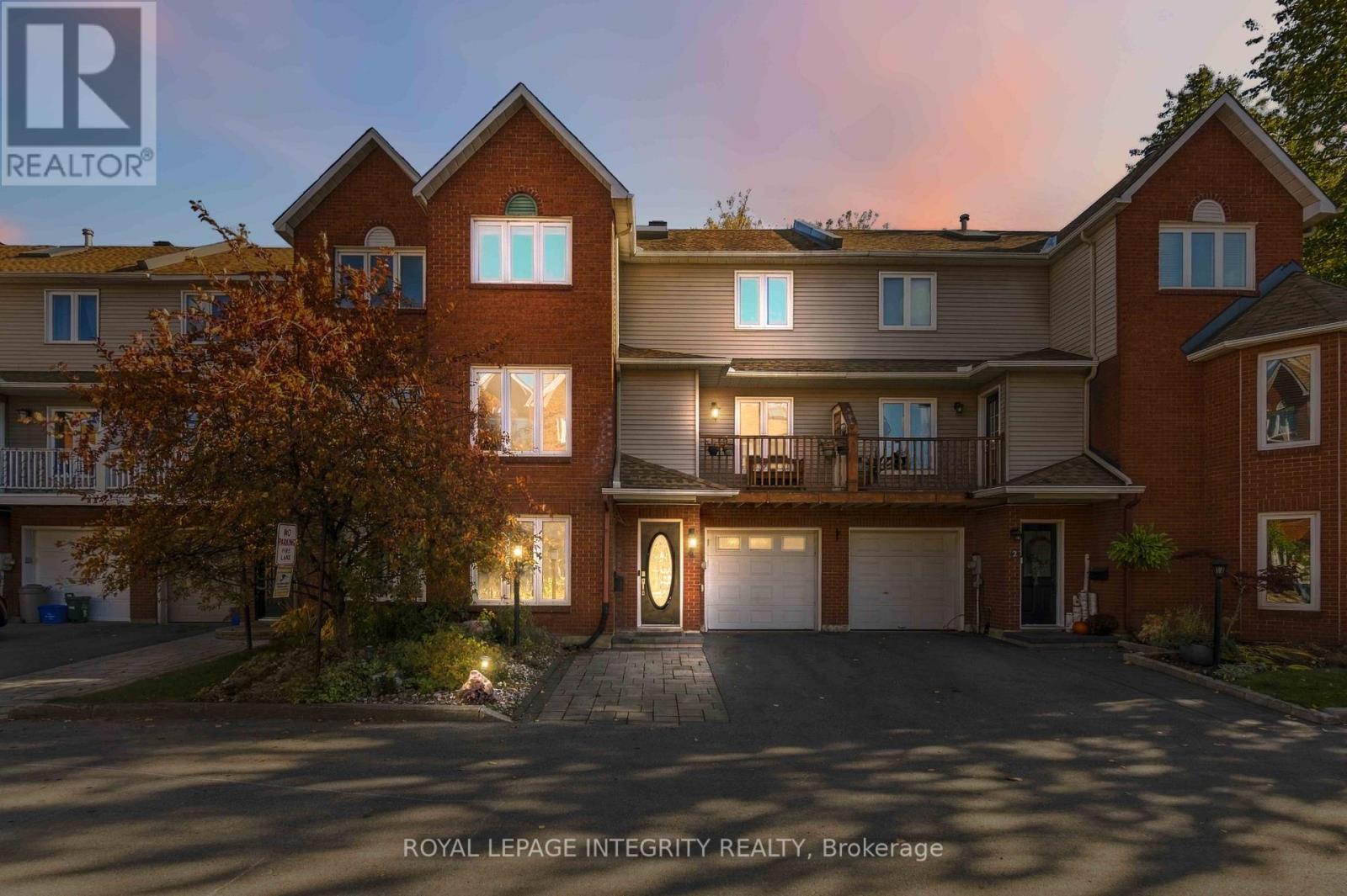 4 Berton Place, Ottawa, Ontario