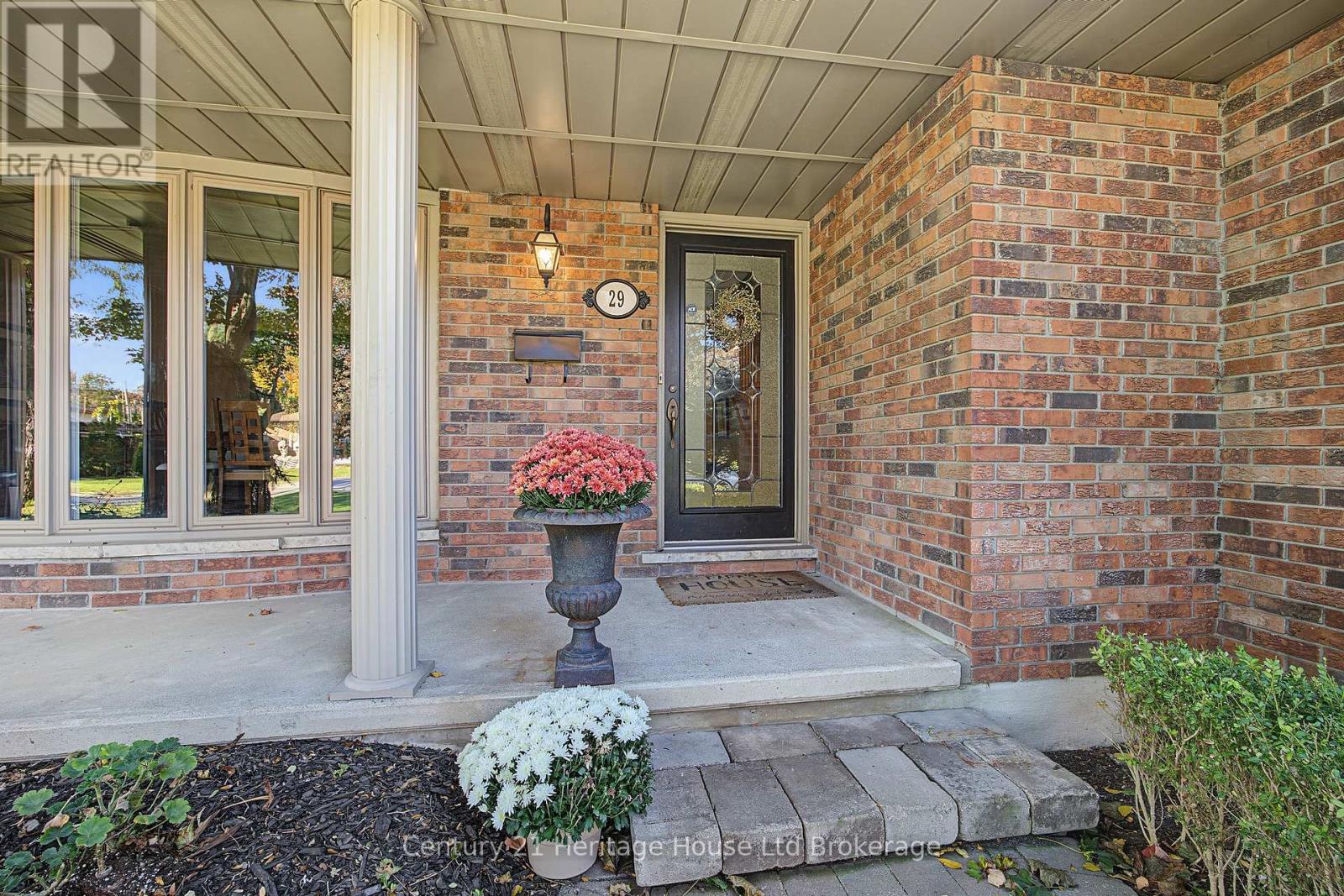 29 Devon Court, Tillsonburg, Ontario  N4G 4K3 - Photo 3 - X14107052
