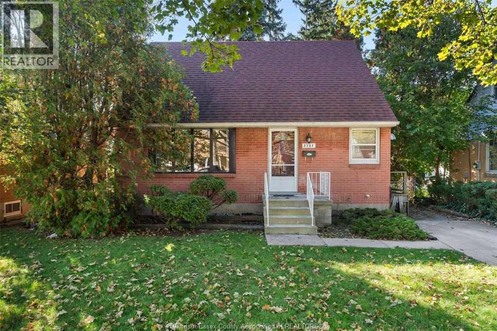 2567 Kildare Road, Windsor, Ontario  N9W 2Y4 - Photo 2 - 26026002
