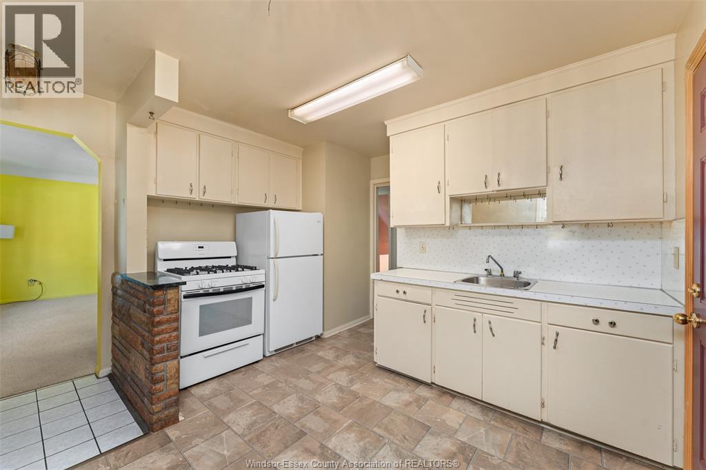 2567 Kildare Road, Windsor, Ontario  N9W 2Y4 - Photo 6 - 26026002