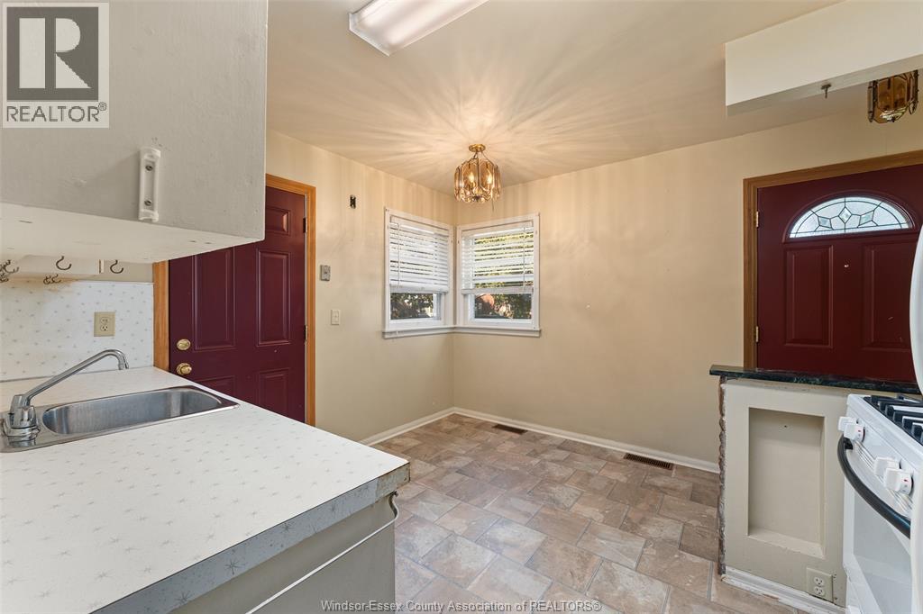 2567 Kildare Road, Windsor, Ontario  N9W 2Y4 - Photo 7 - 26026002