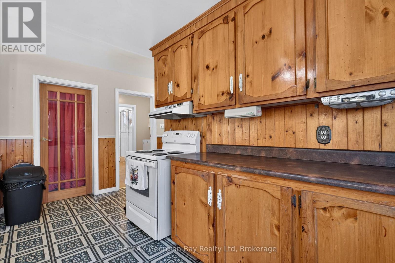 18 Brock Street, Penetanguishene, Ontario  L9M 1R9 - Photo 7 - S14106920