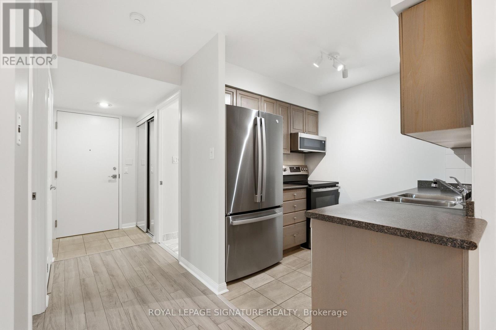 701 - 228 Queens Quay W, Toronto (Waterfront Communities), Ontario  M5J 2X1 - Photo 10 - C14107014