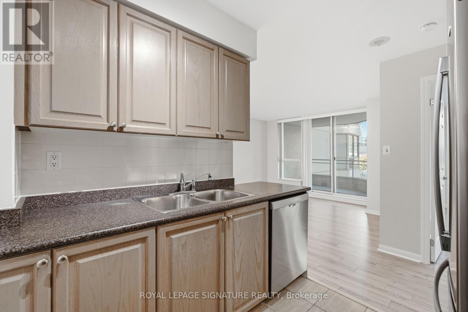 701 - 228 Queens Quay W, Toronto (Waterfront Communities), Ontario  M5J 2X1 - Photo 12 - C14107014