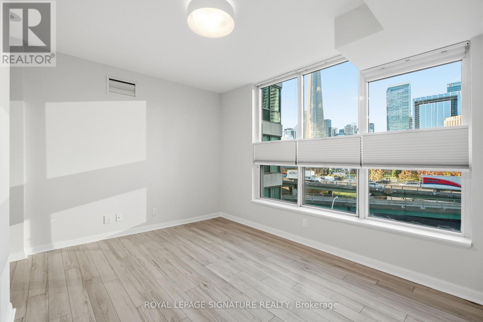 701 - 228 Queens Quay W, Toronto (Waterfront Communities), Ontario  M5J 2X1 - Photo 18 - C14107014