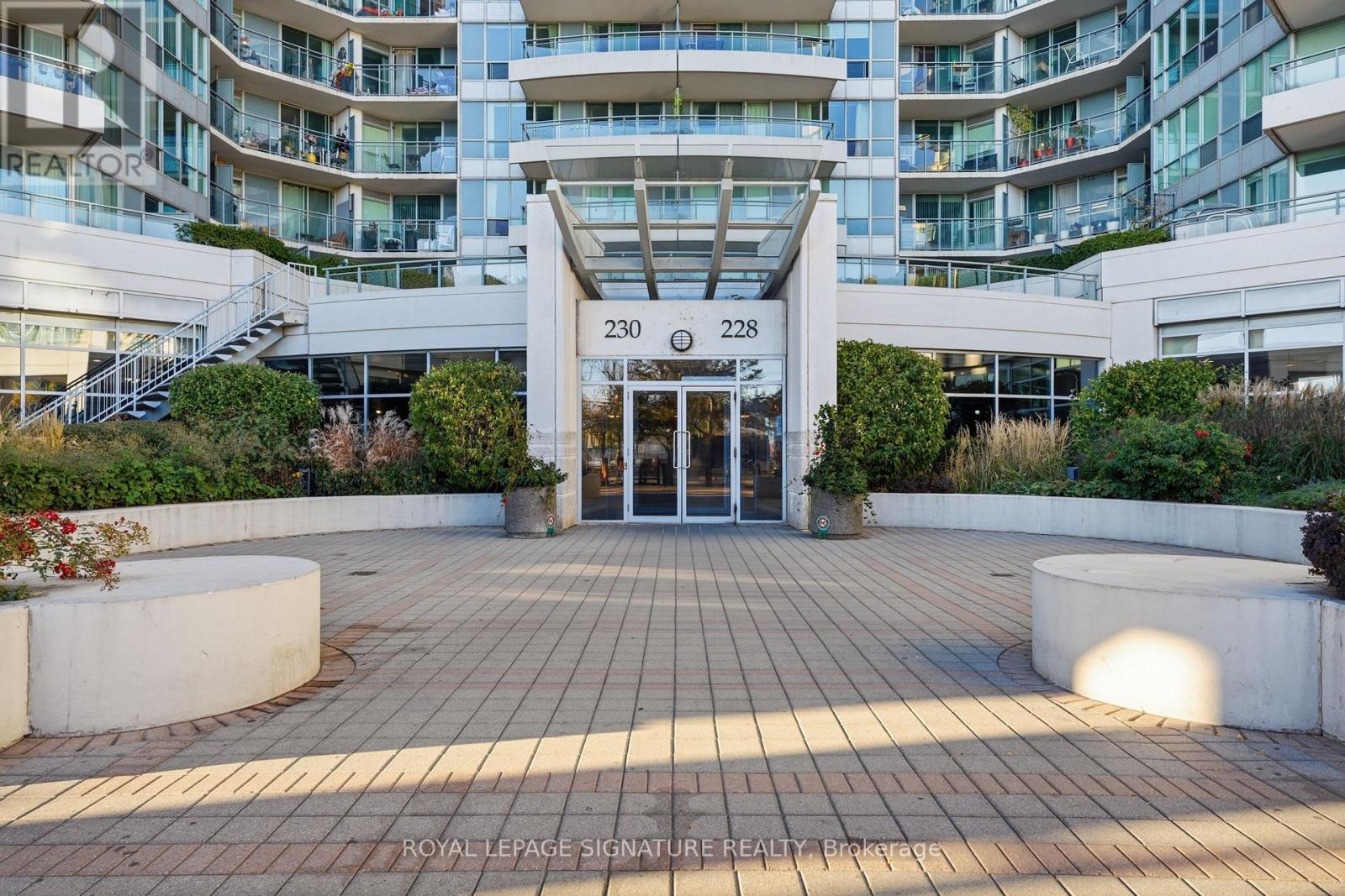 701 - 228 Queens Quay W, Toronto (Waterfront Communities), Ontario  M5J 2X1 - Photo 2 - C14107014