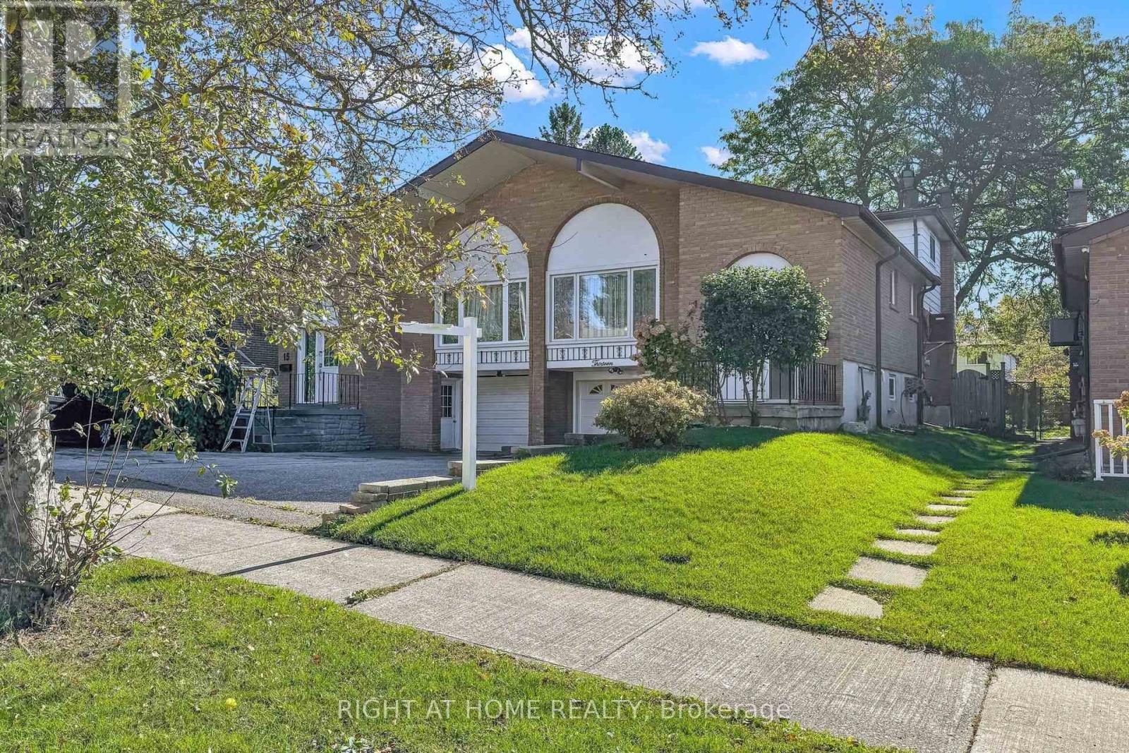 13 Clancy Drive, Toronto, Ontario  M2J 2V7 - Photo 5 - C14107020