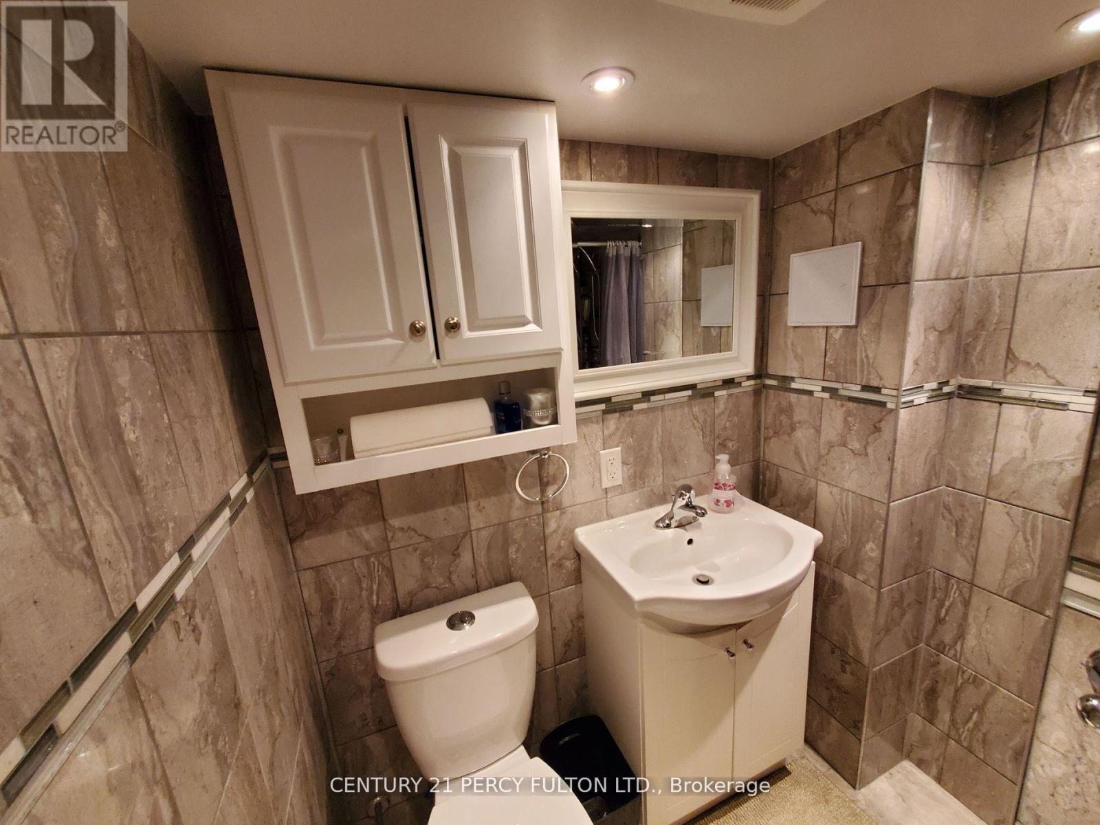 36 St. Paschal Court, Toronto (Newtonbrook West), Ontario  M2M 4A5 - Photo 11 - C14107108