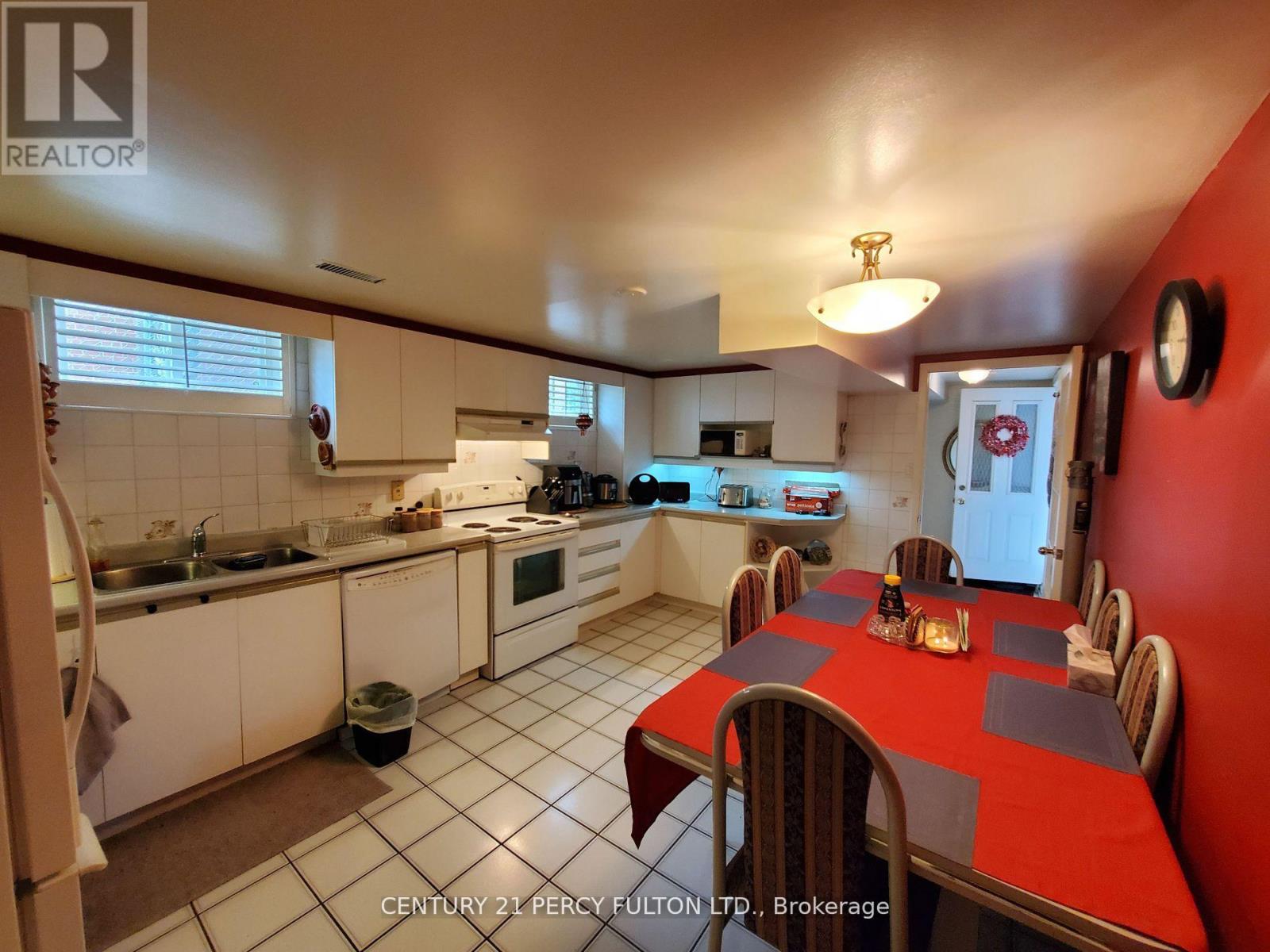 36 St. Paschal Court, Toronto (Newtonbrook West), Ontario  M2M 4A5 - Photo 4 - C14107108