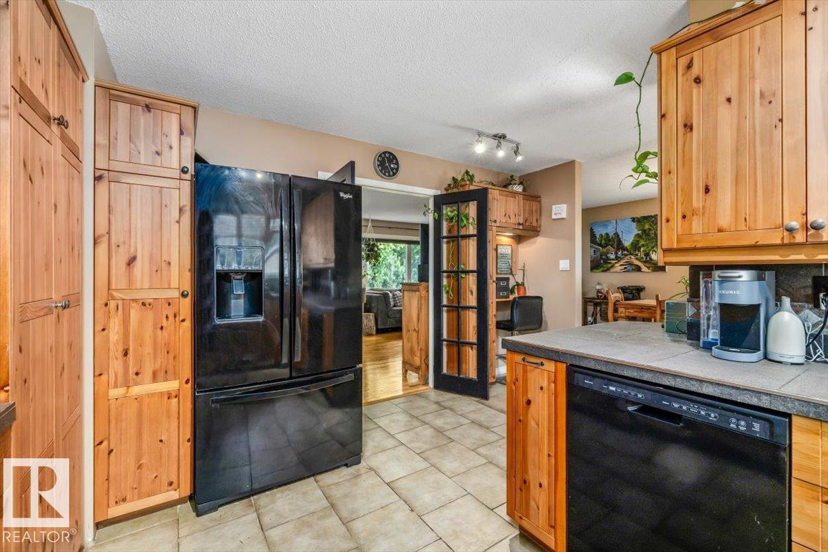 9212 93 ST