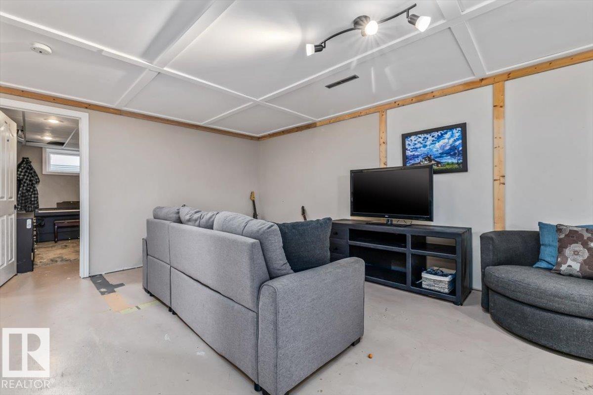 9212 93 ST