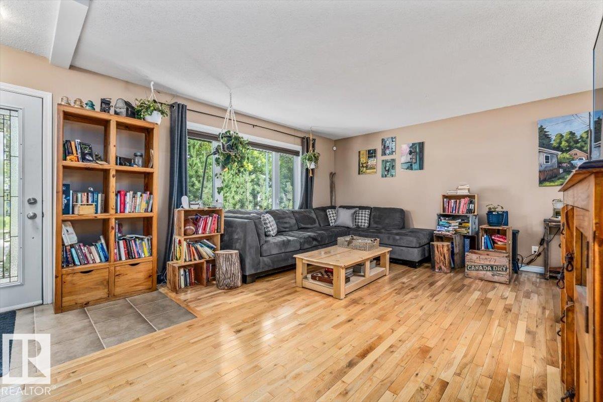 9212 93 ST