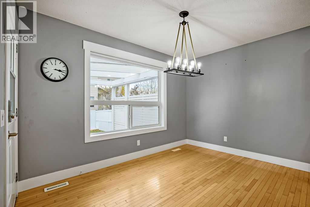 195 Cranwell Crescent SE
