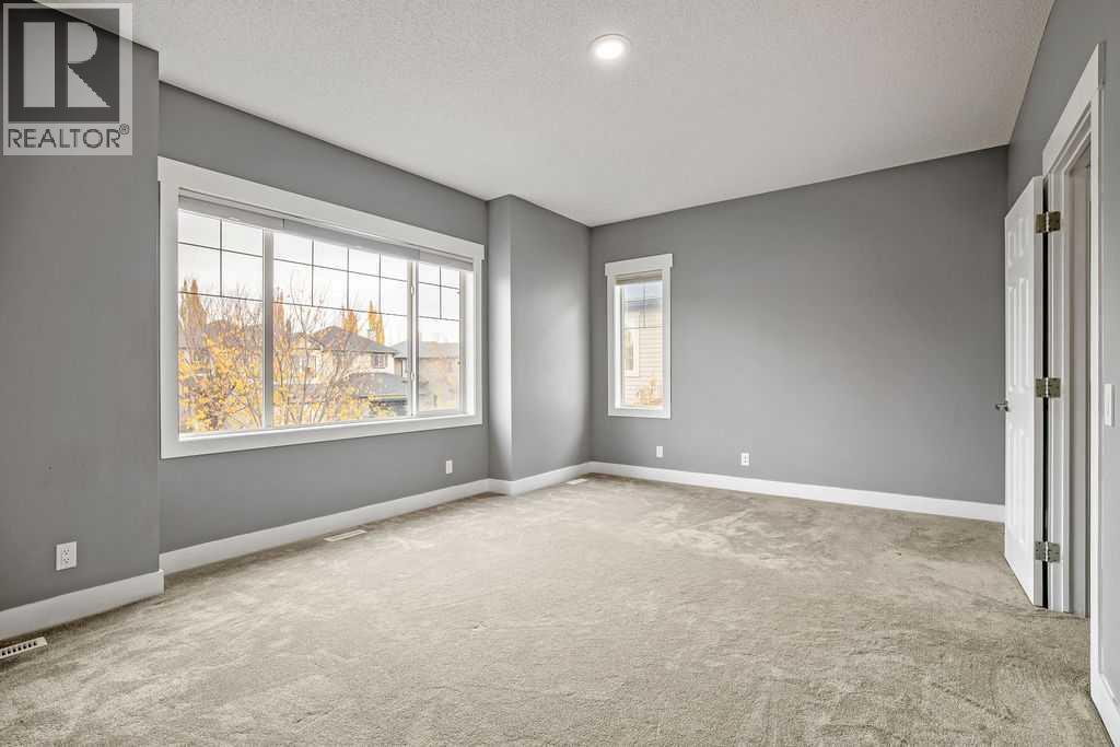 195 Cranwell Crescent SE