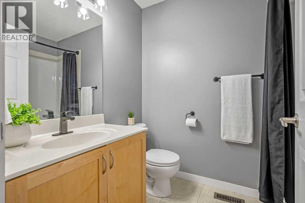 195 Cranwell Crescent SE