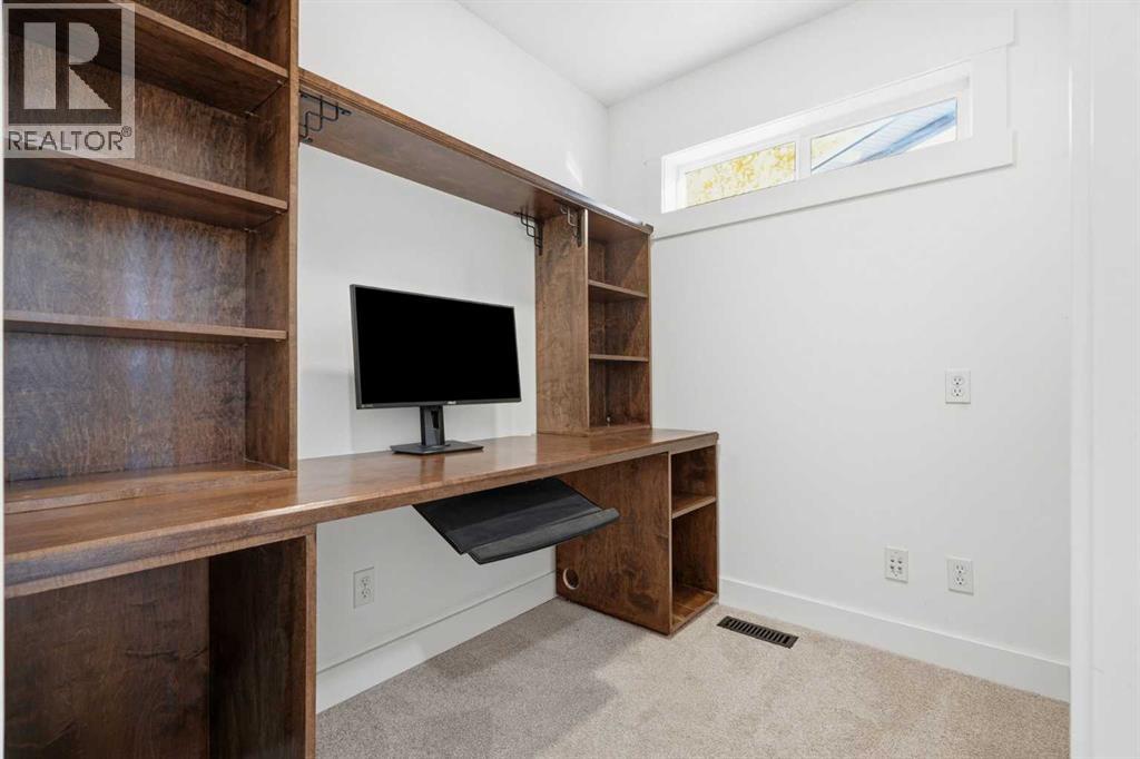 130 Chapman Close SE, Calgary, Alberta T2X 3v7 - Photo 19 - A2353408